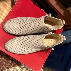Time and Tru Men's Taupe Perforated Loafers